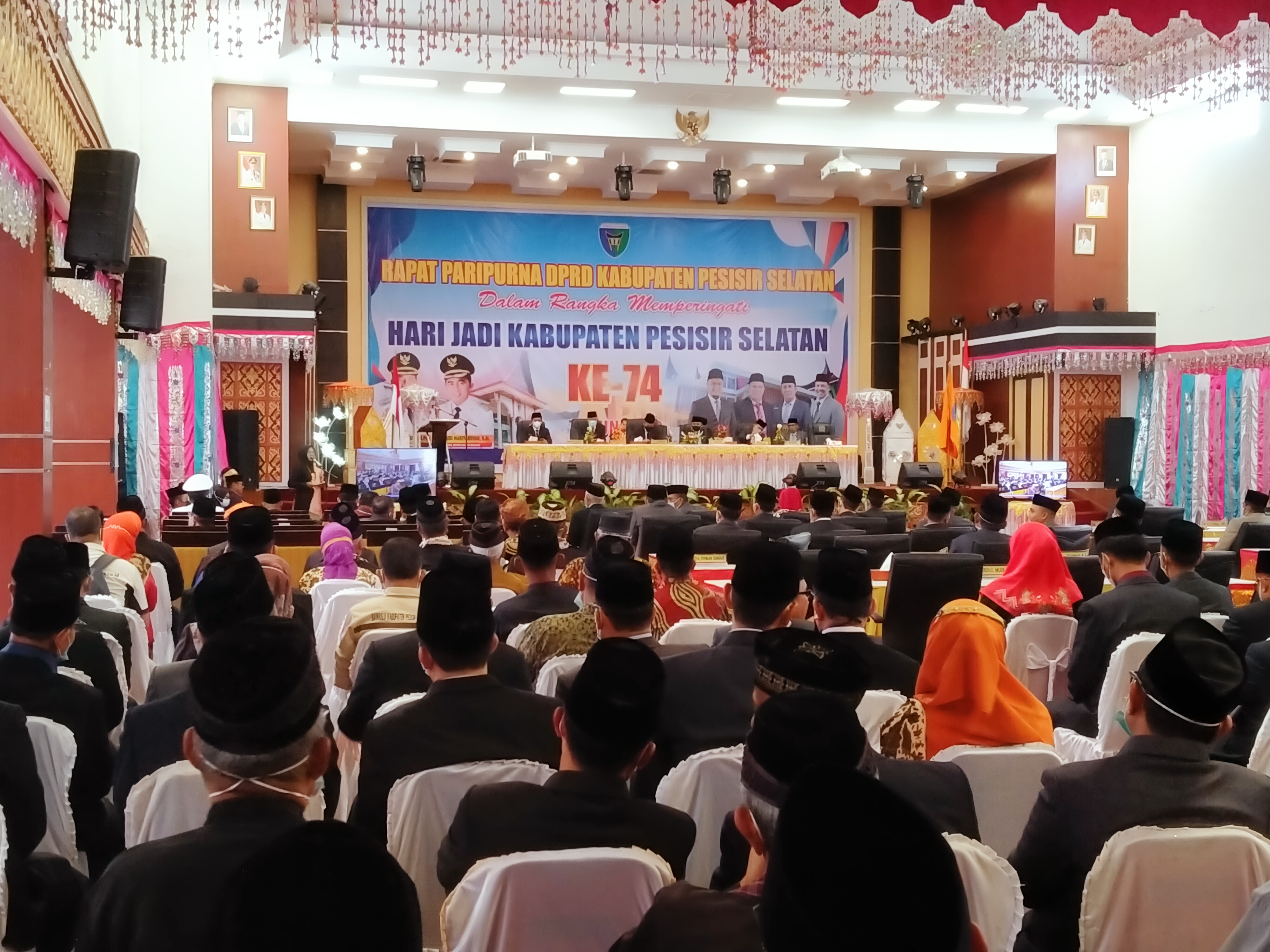 Rapat Paripurna DPRD Dalam Rangka Peringatan HJK  Ke-74 Berjalan Khidmat