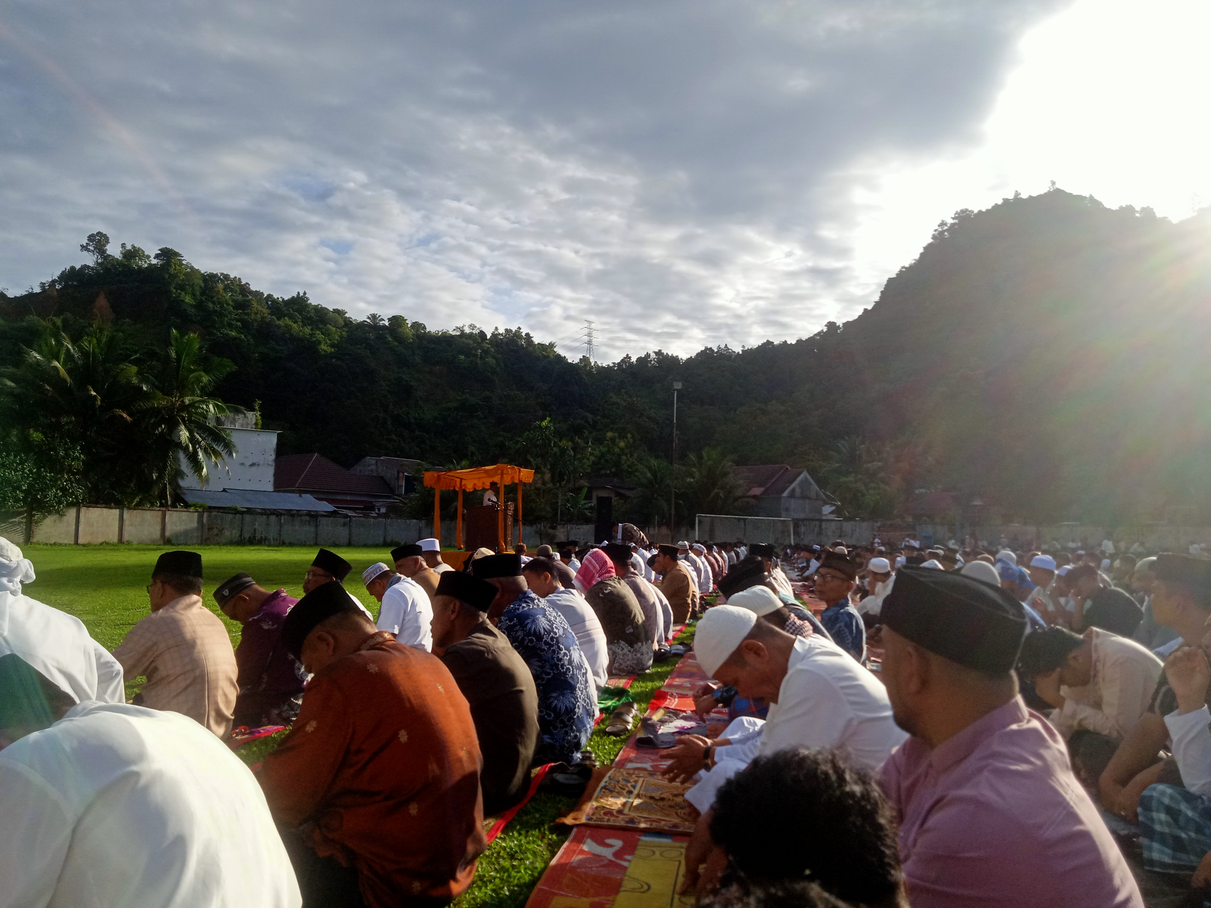 Bupati Rusma Yul Anwar Gelar Sholat Idul Adha di GOR H Ilyas Yakub Painan, Jumlah Hewan Kurban di Kenagarian Painan 187 Ekor 
