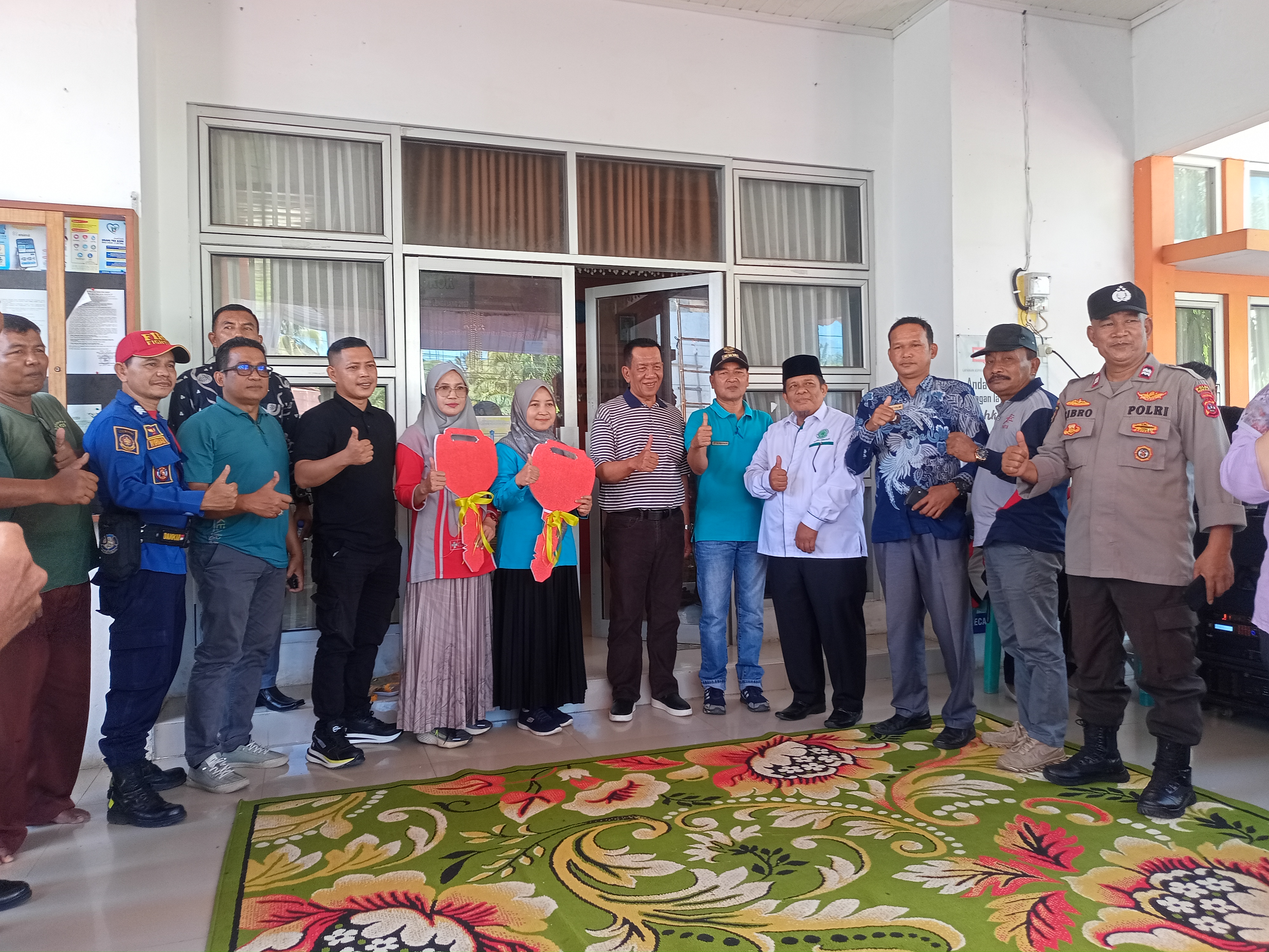 Bupati Pessel Serahkan Dua Unit Ambulance Untuk Puskesmas Lengayang