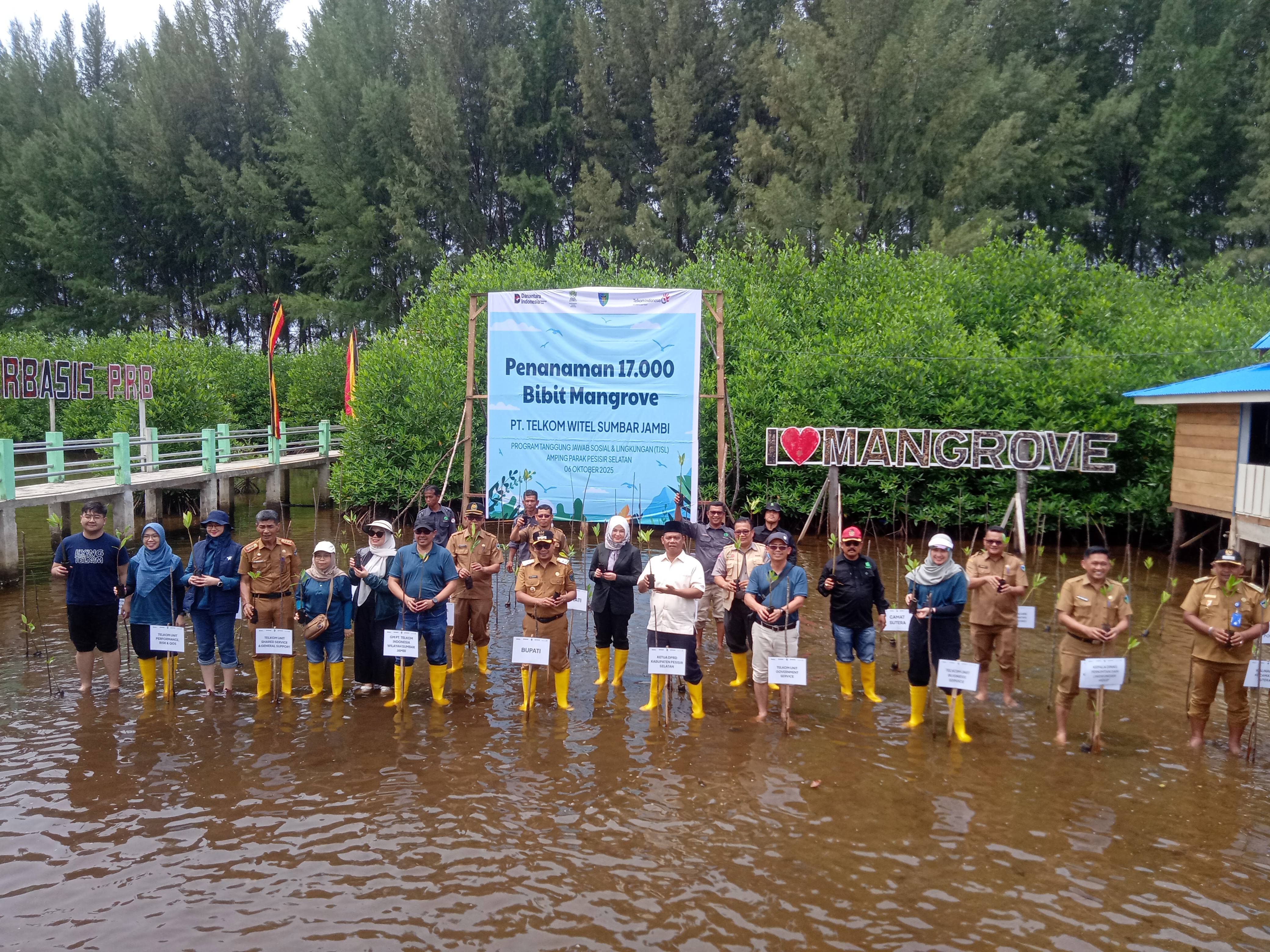 Wabup Risnaldi Resmikan Sarana Program Nagari Pandai dan Penanaman Manggrove di Kawasan Konservasi Amping Parak