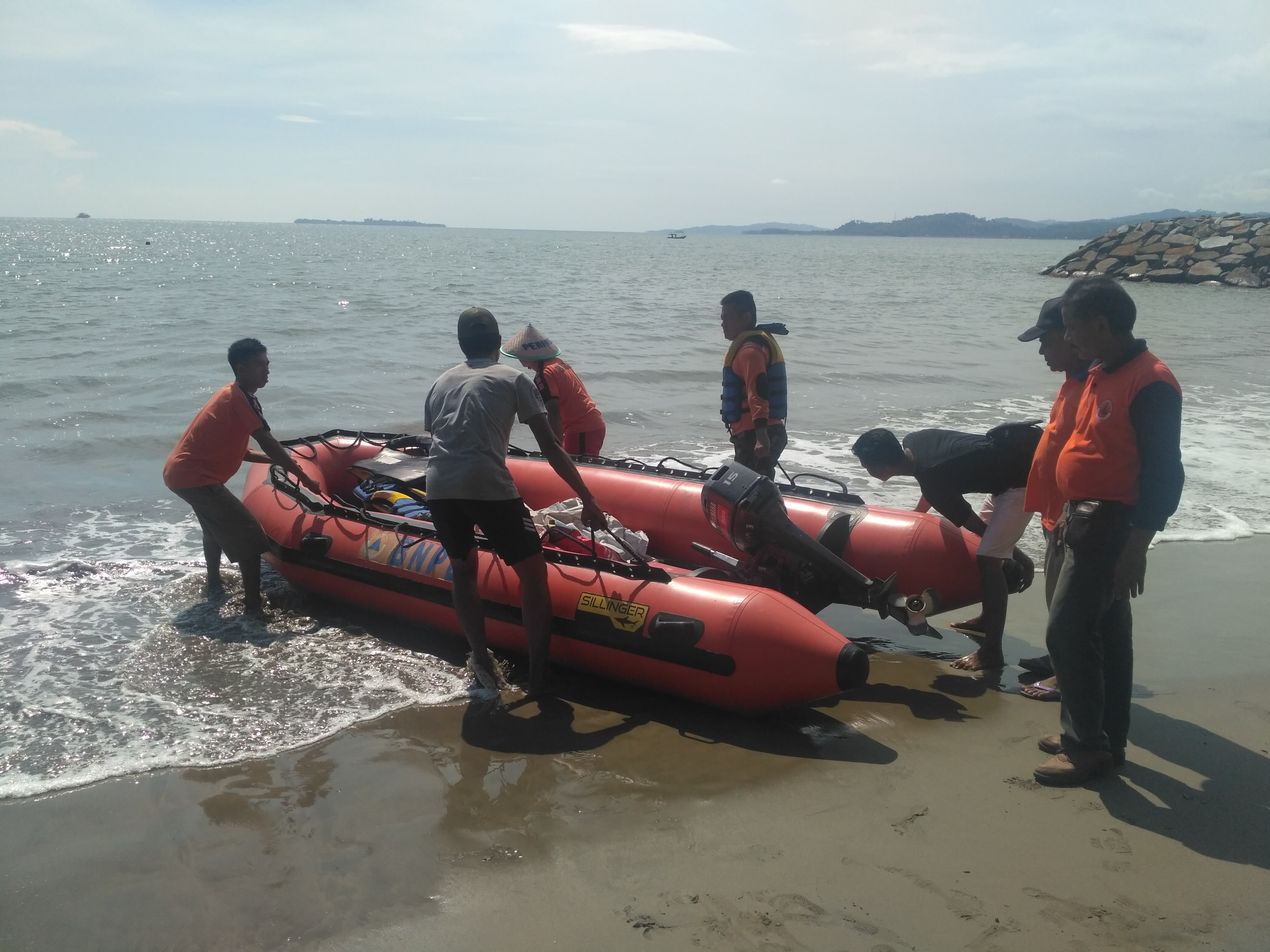 8 Jam Pencarian Jasad Nelayan Salido ditemukan Tim SAR BPBD Pesisir Selatan