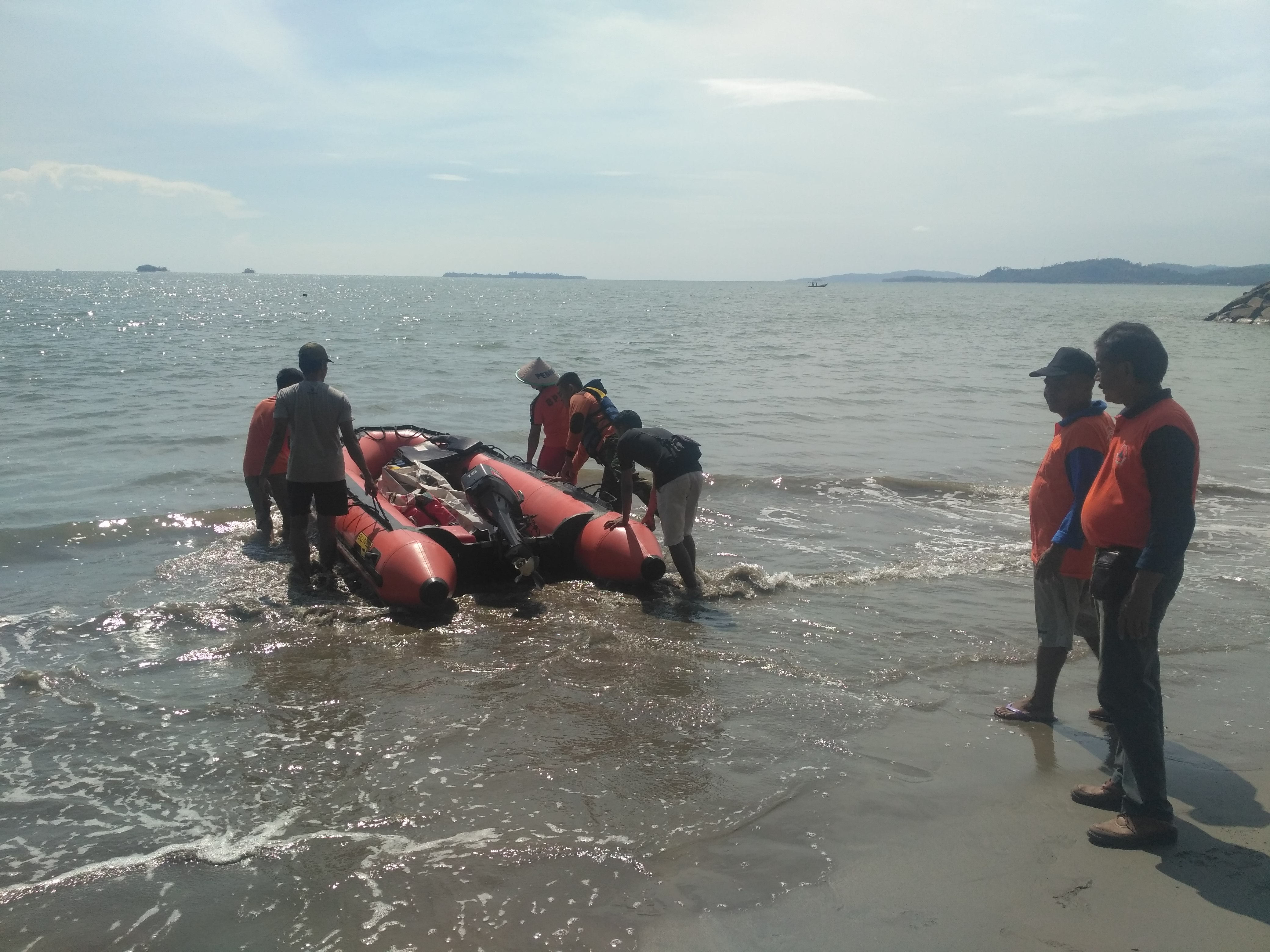 Terjatuh Kelaut, Nelayan Salido Belum Ditemukan