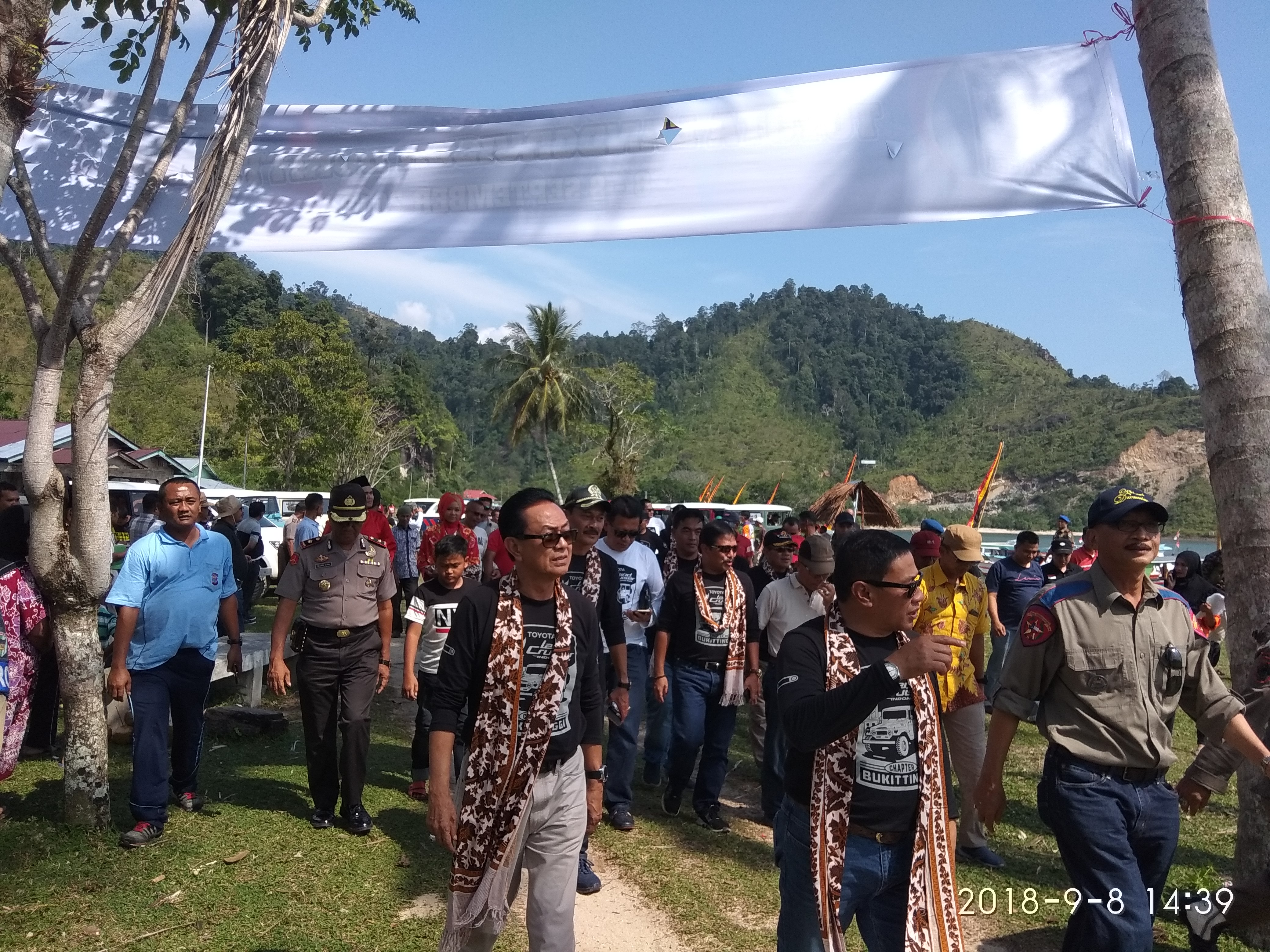 Komunitas mobil jeep Toyota Landcruiser Jelajah Kawasan Mandeh 
