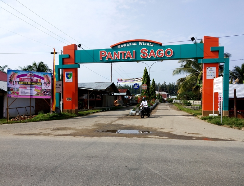 Pemkab Pessel membangun 2 unit Tribun di kawasan objekwisata Sago kecamatan IV Jurai Pessel 