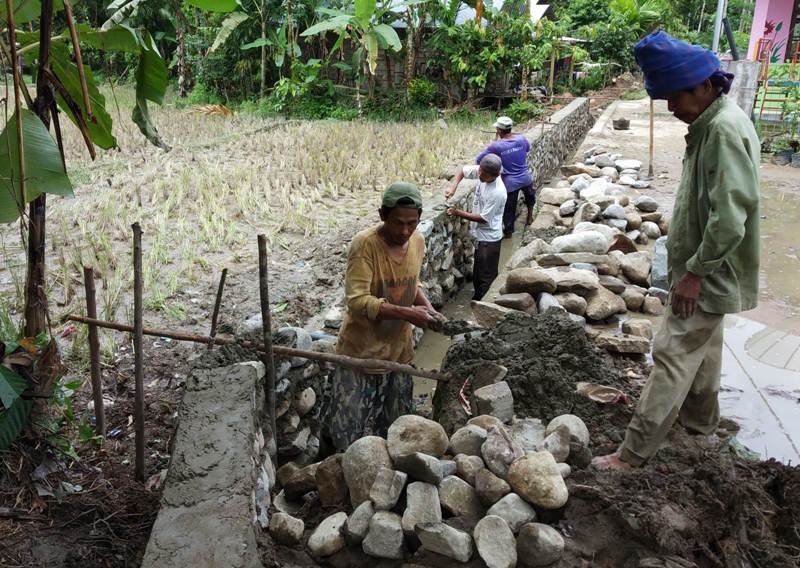 Masyarakat Limau Gadang kecamatan IV Jurai Pessel terus melakukan pembenahan pembangunan nagari 