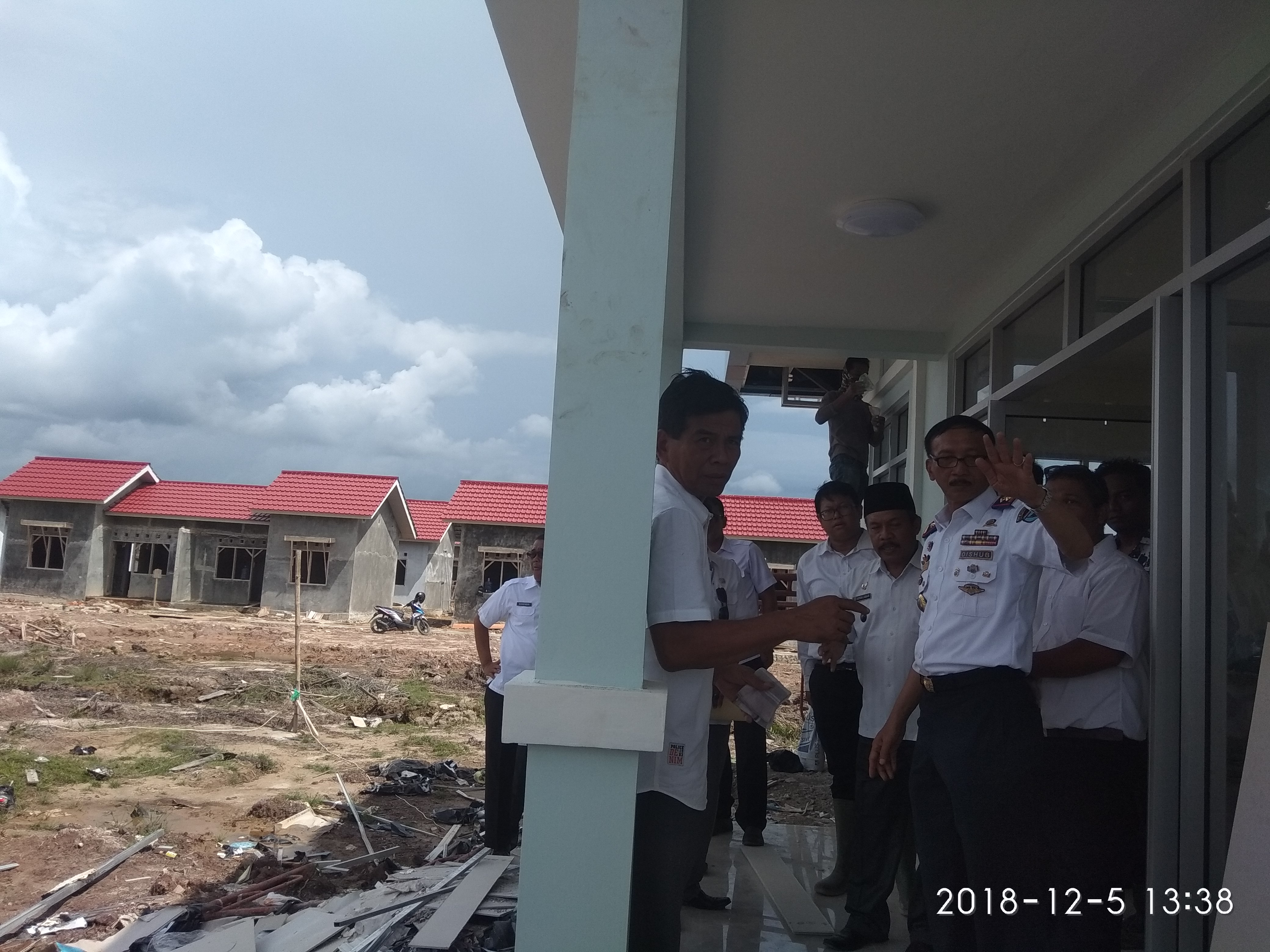 Bupati Tinjau Pembangunan Rumah Nelayan Tarusan 