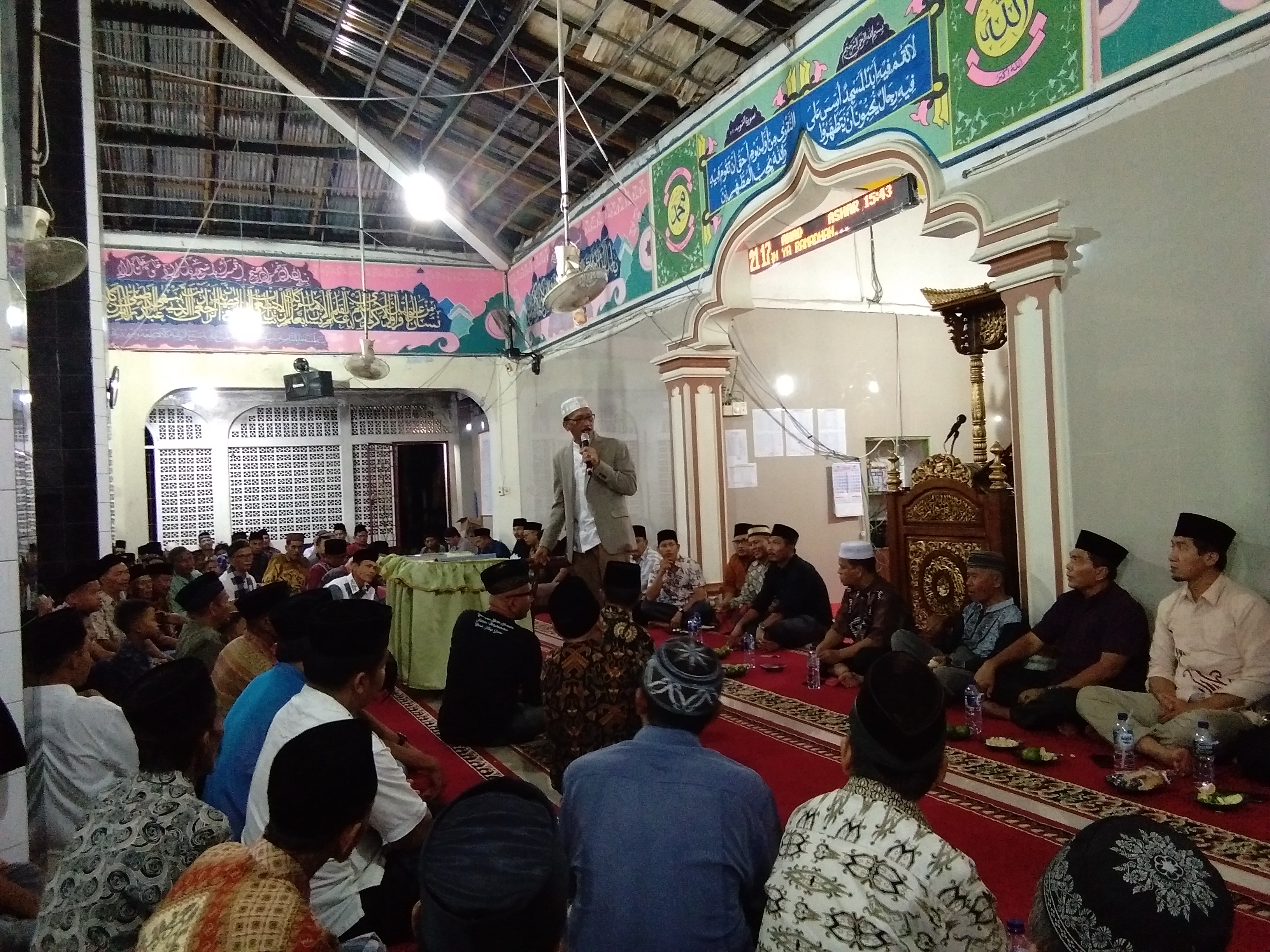 Bupati Hendrajoni Bantu Mesjid Raya Baiturrahmi Pasar Surantih Rp100 Juta