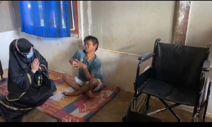 Anggota DPR RI Hj. Lisda Hendrajoni Berikan Bantuan Kursi Roda Kepada Warga Nagari Indrapura 