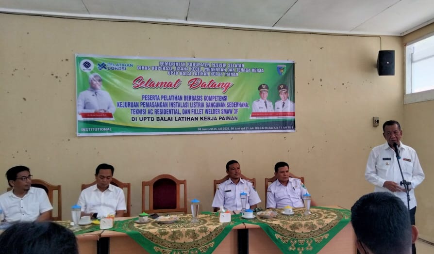 Bupati Pessel, Drs. Rusma Yul Anwar, M.Pd Membuka Secara Resmi Pelatihan Berbasis Kompetensi Kejuruan di UPTD BLK Painan