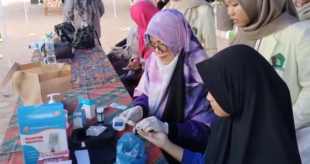 Dinas Kesehatan Laksanakan Pencegahan Stunting Dengan Konsumsi Tablet Penambah Darah  di SMAN 3 Painan