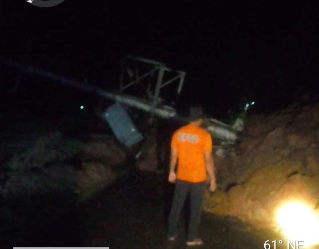 Bencana Longsor  di Bukik Kaciak, Tim  TRC BPBD Pesisir Selatan Lakukan Penanganan