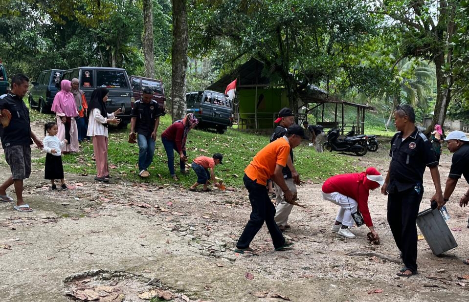Komunitas TKSP Kenalkan Potensi Wisata Pessel Melalui Momentum HUT RI Ke-79 dan Aksi Bersih Pantai  