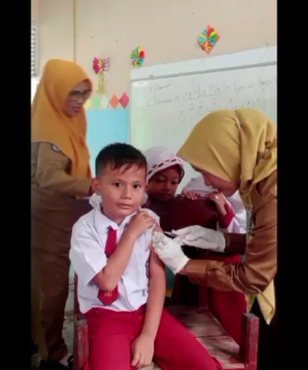 Bulan Imunisasi Anak Sekolah Dilakukan di SDN 05 Alang Rambah
