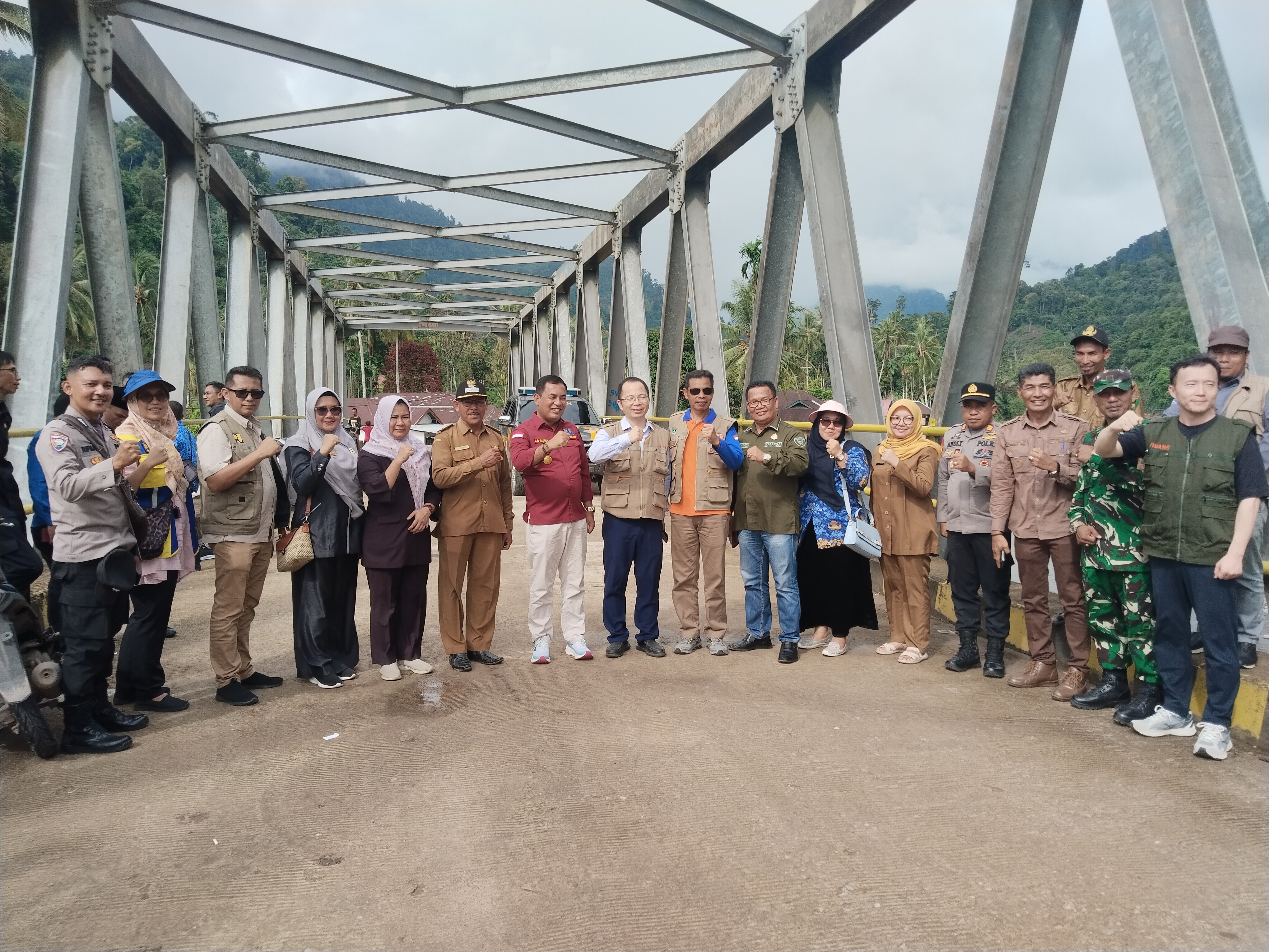 Pjs Bupati Era Sukma Munaf Bersama Tim ICL dan Kalaksa BPBD Sumbar Kunjungi Kampung Batu Bala