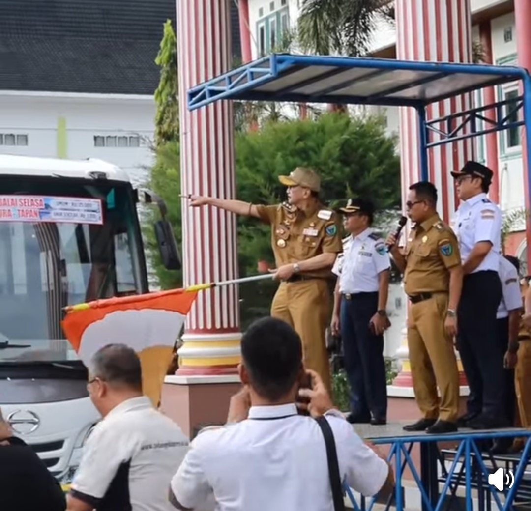 Bupati Hendrajoni Lepas Kendaraan Operasional Angkutan Perintis dan Angkutan Kawasan Strategis Pariwisata Nasional