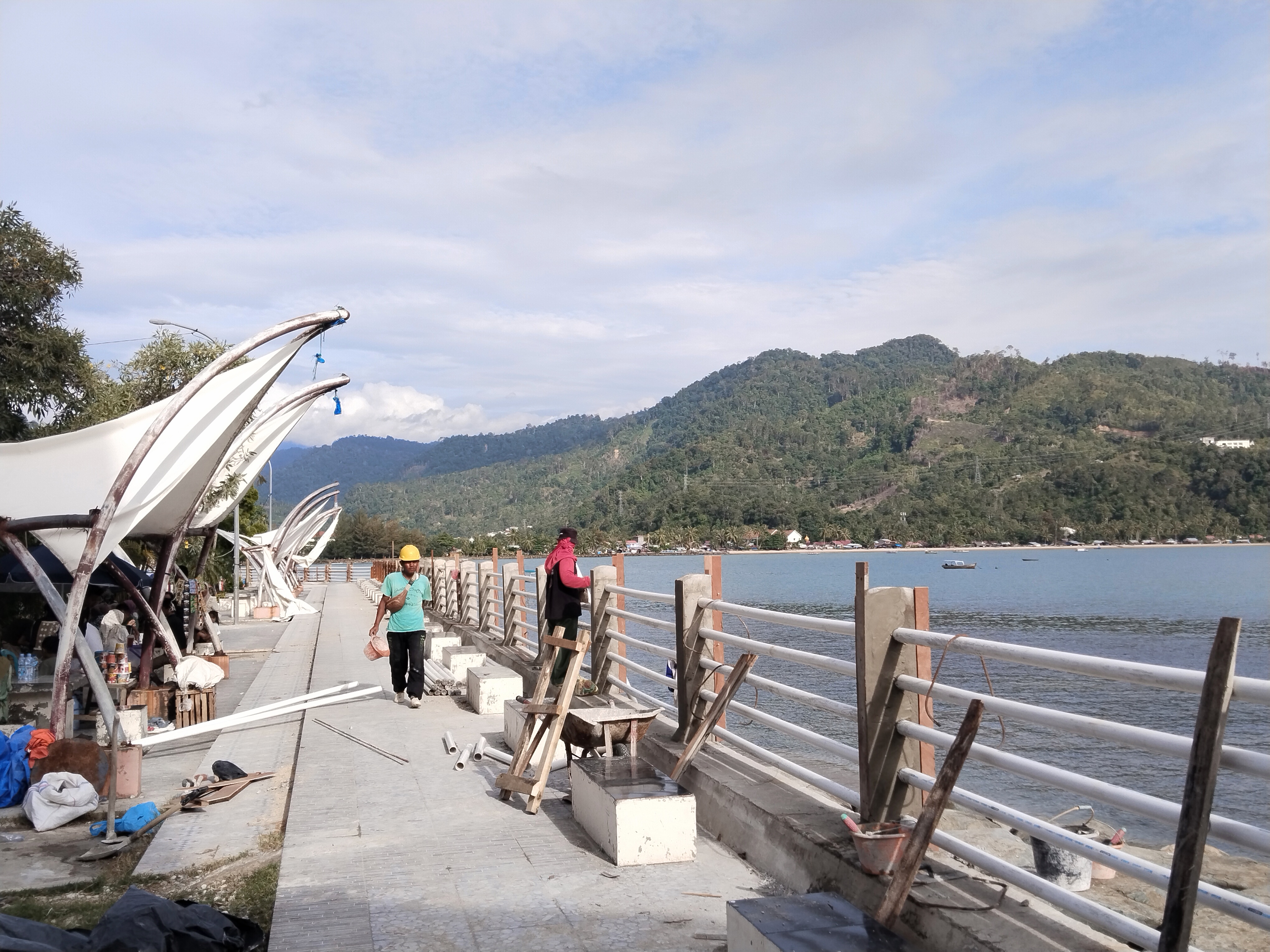 Pemerintah Kabupaten Pesisir Selatan Bangun Pagar Pembatas di Pantai Carocok Painan