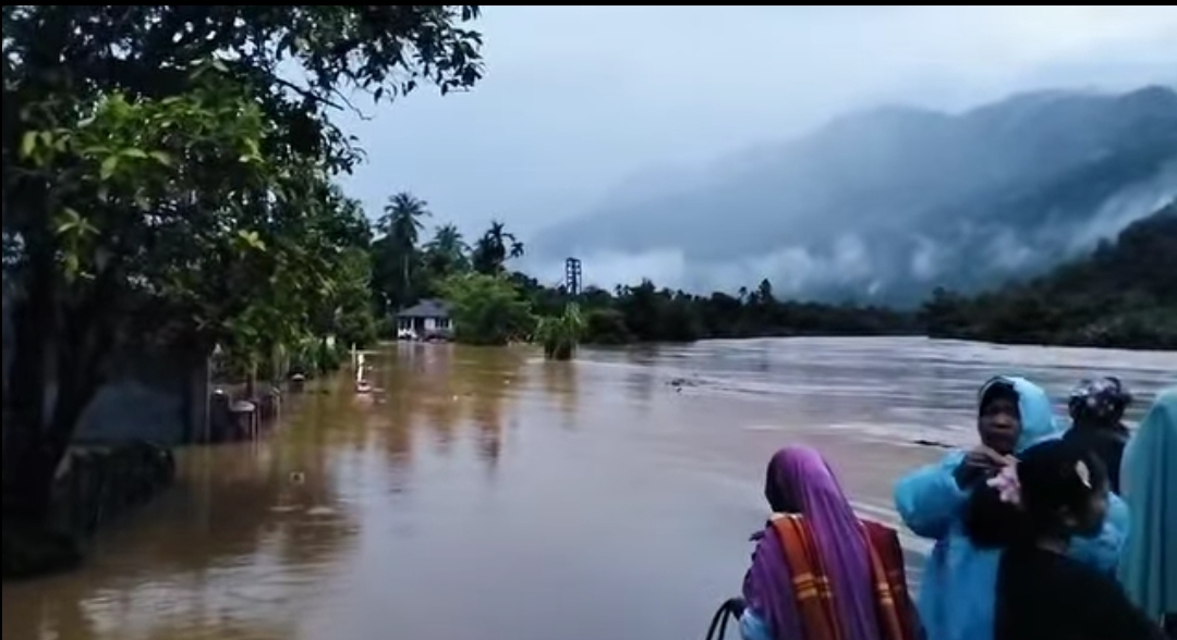 Banjir di Nagari Duku, Arus Lalulintas Padang-Painan Lumpuh Total