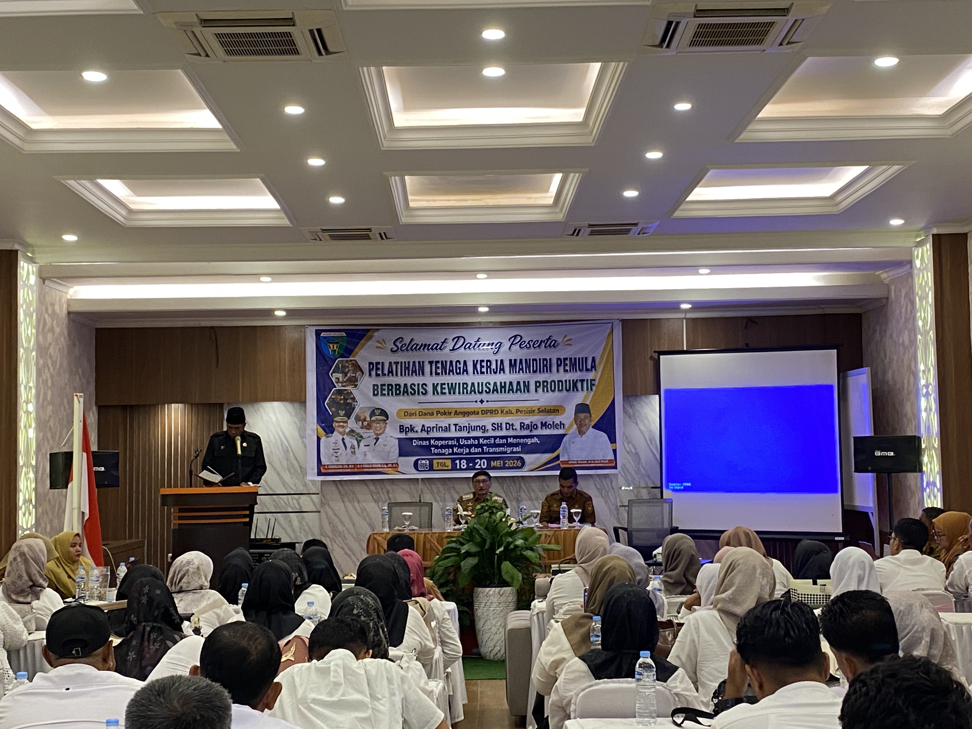 Bupati Hendrajoni Buka Pelatihan Wirausaha Muda di Pesisir Selatan