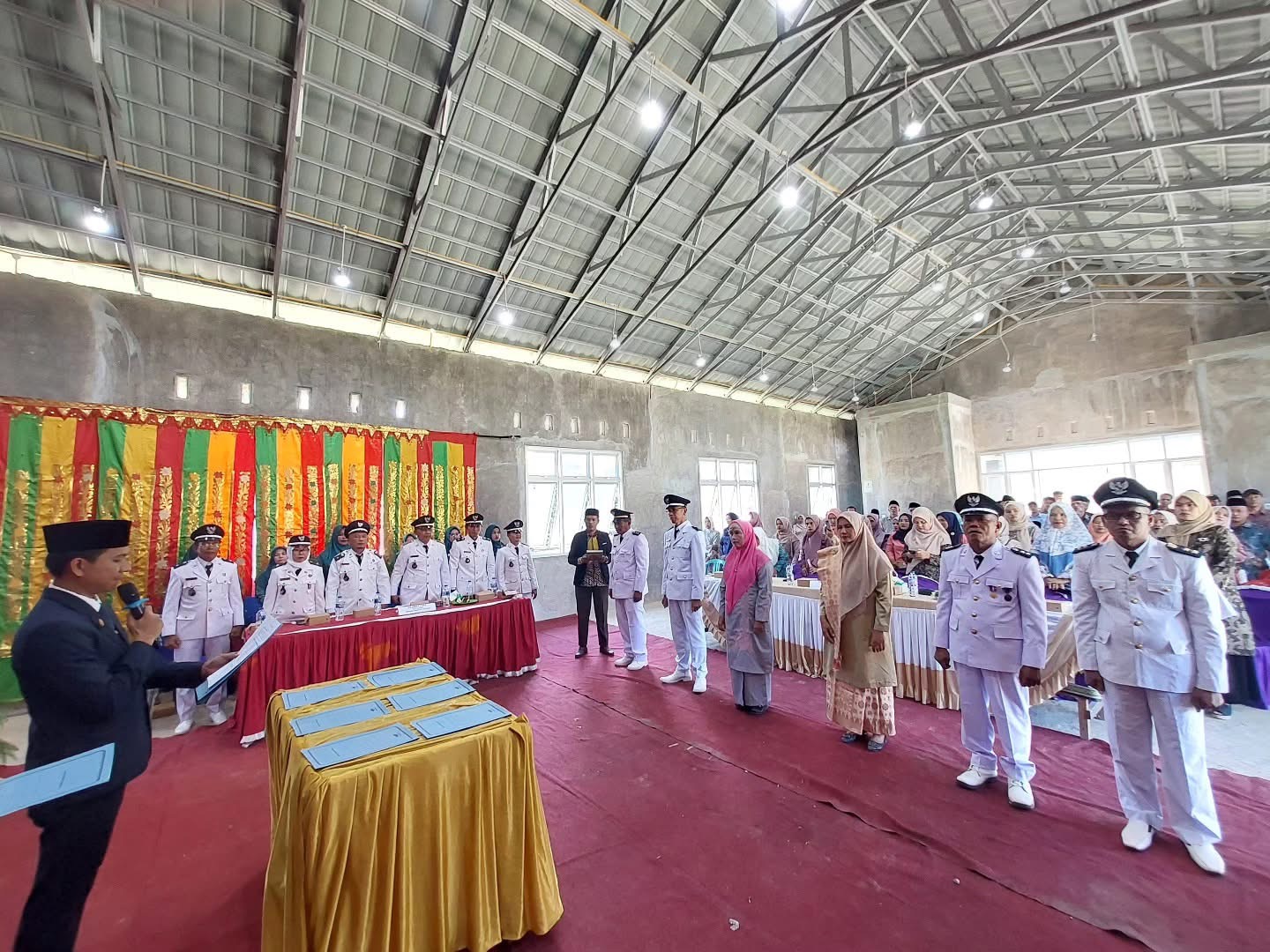 Camat Airpura Legiandru Lantik 6 Penjabat Wali Nagari Secara Serentak, Tekankan Keadilan dan Pelayanan Masyarakat