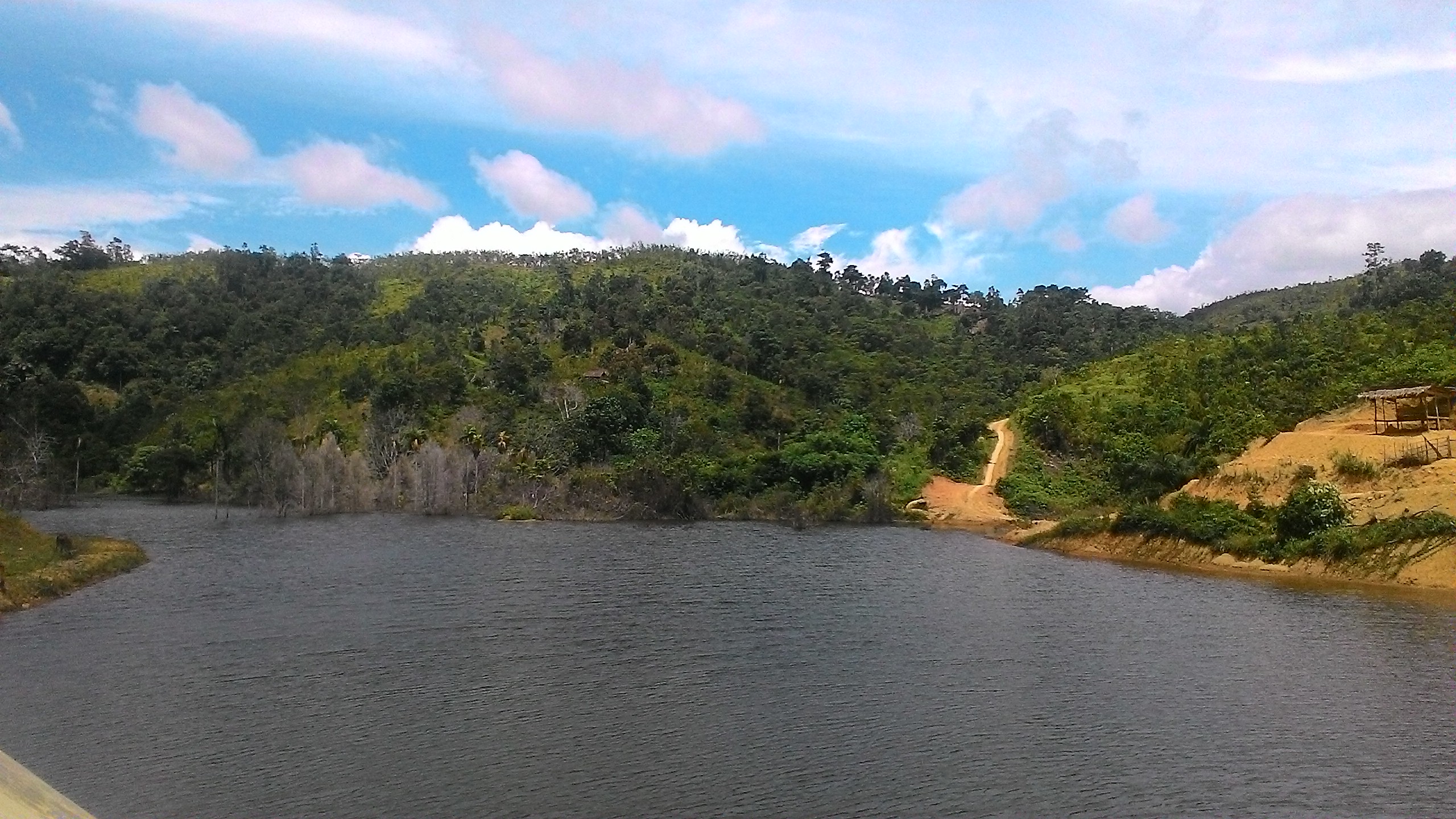 Bendungan Taratak Hadirkan Sejuta Panorama Indah Di Sutera