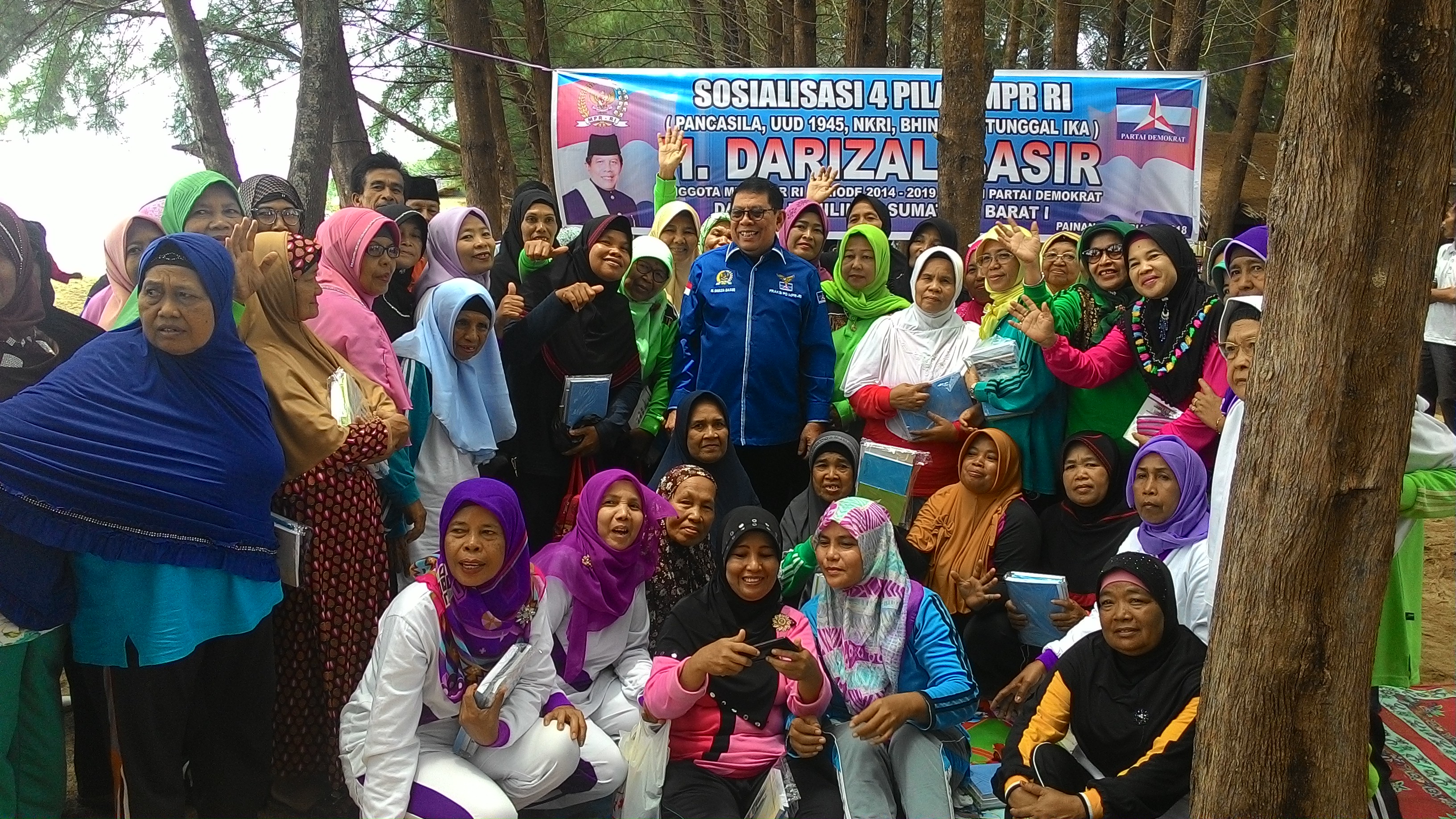H.Darizal Basir gelar sosialisasi empat pilar MPR RI pada Lansia di Pantai Sago