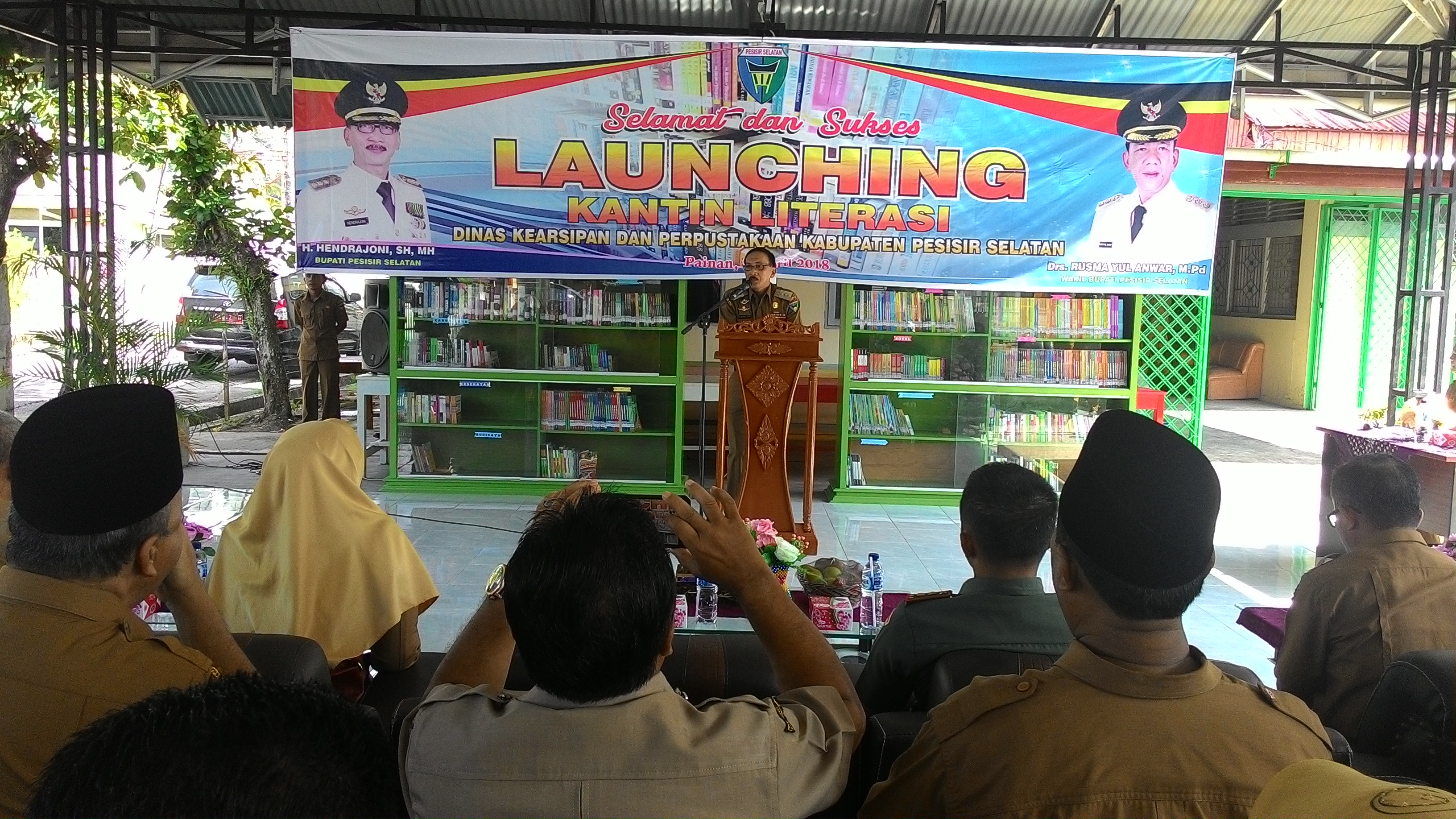 Bupati Hendrajoni Launching Kantin Literasi