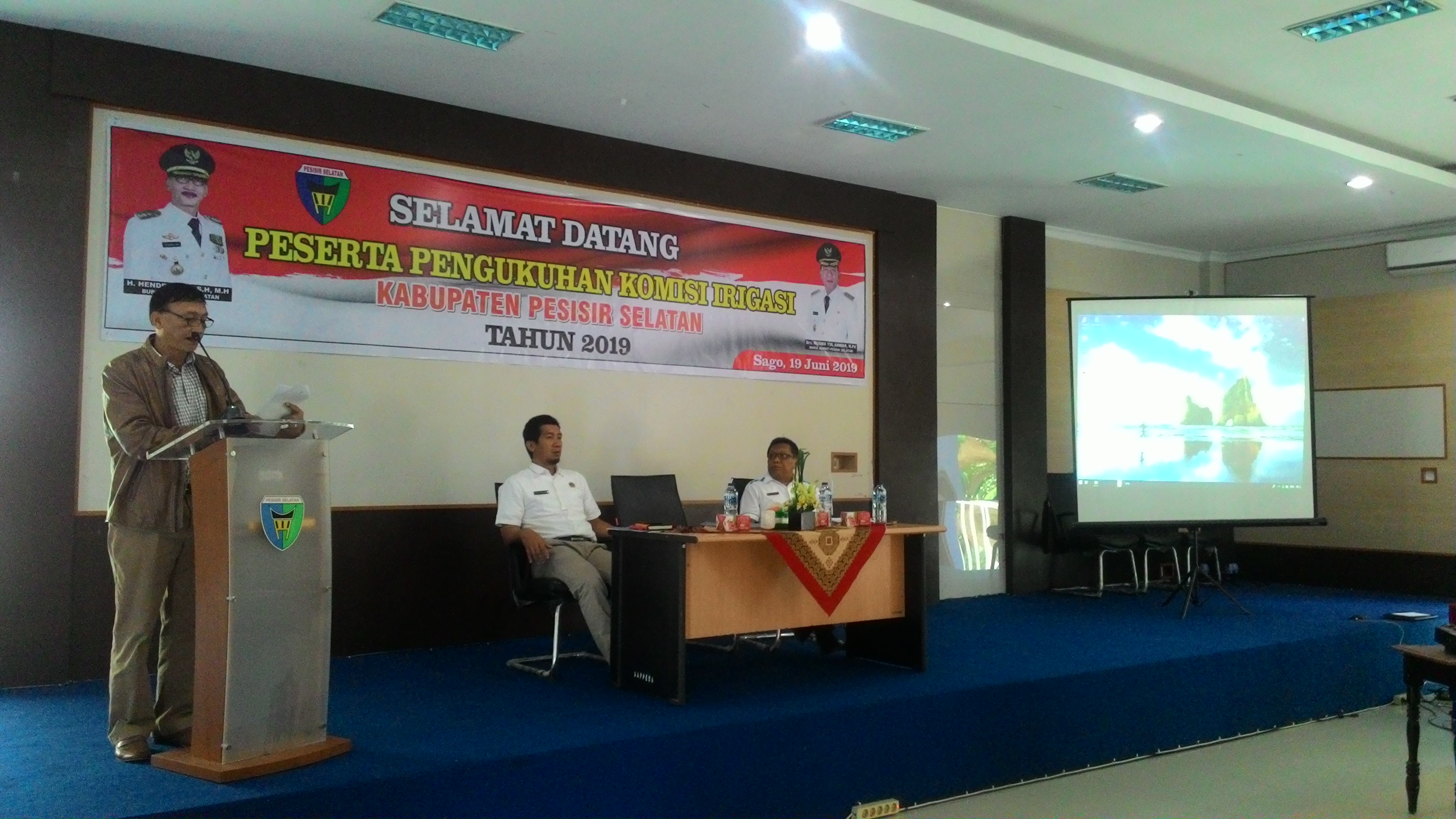 Bupati Hendrajoni Kukuhkan Komisi Irigasi Kabupaten Pesisir Selatan 2019