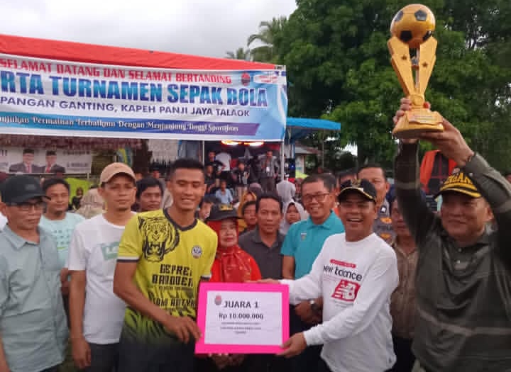 Wabup Risnaldi Resmi Tutup Kejuaraan Sepak Bola Zulfian Afriyanto Cup I di Kecamatan Bayang