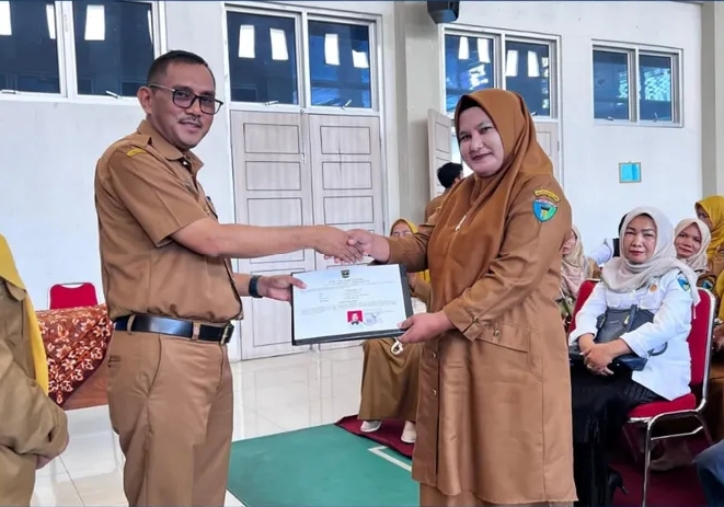 Disdikbud Pesisir Selatan Gelar Evaluasi Hasil Orientasi dan Penyerahan Sertifikat Guru PPPK Angkatan 2025