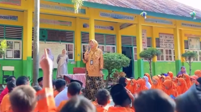 Disdikbud Pesisir Selatan Sosialisasikan “Stop Bullying dan Toleransi” di SDN 21 Limau Sundai