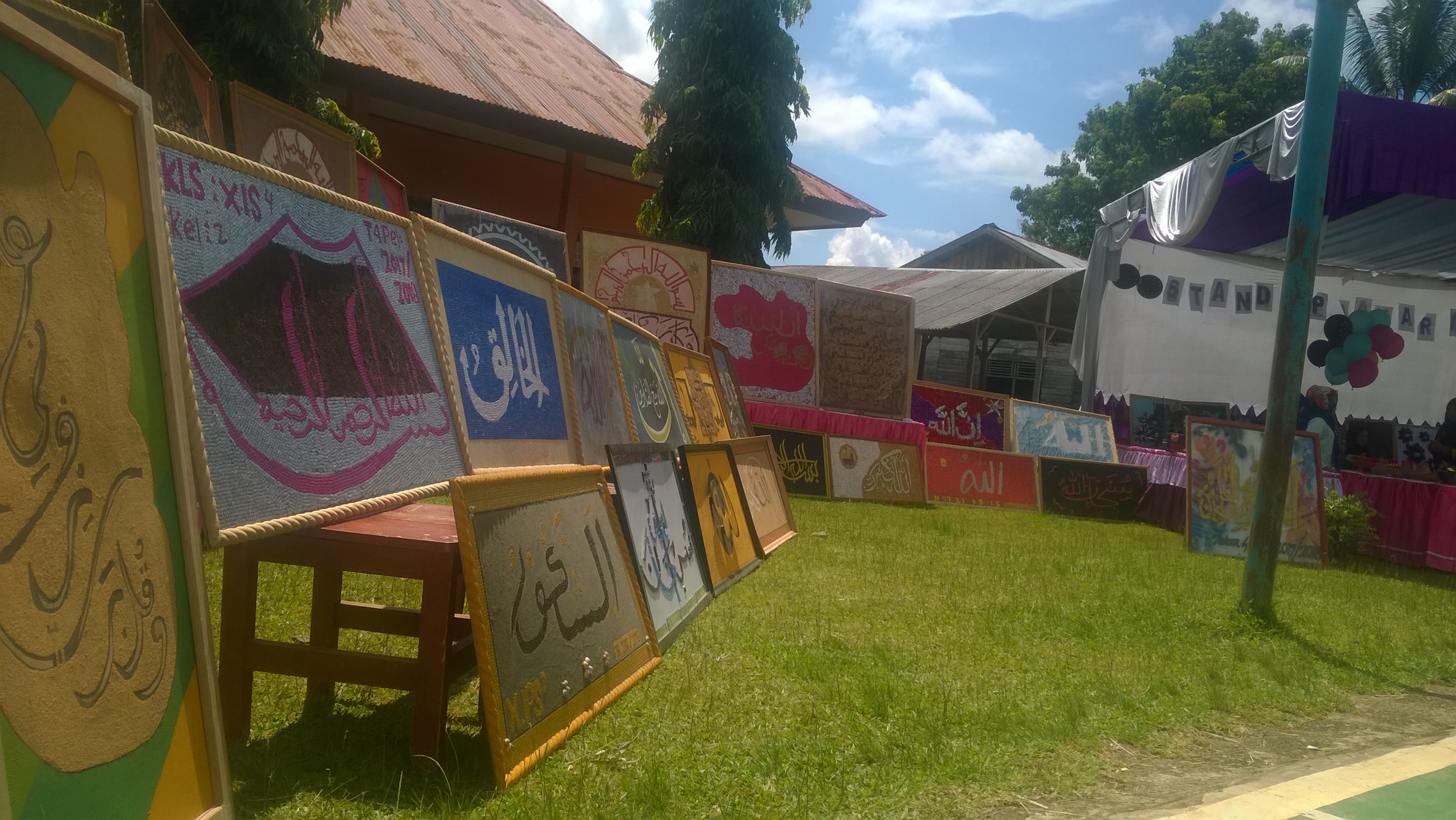 Pelajar di SMAN 1 Air Pura Buat Kaligrafi Dari Biji-Bijian 