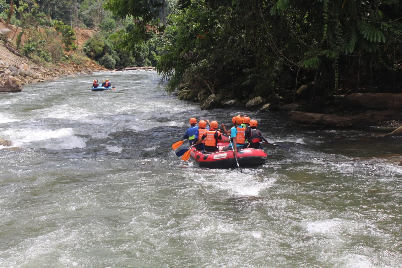 Arena Arung Jeram Batang Pelangai Gadang Berkelas Dunia