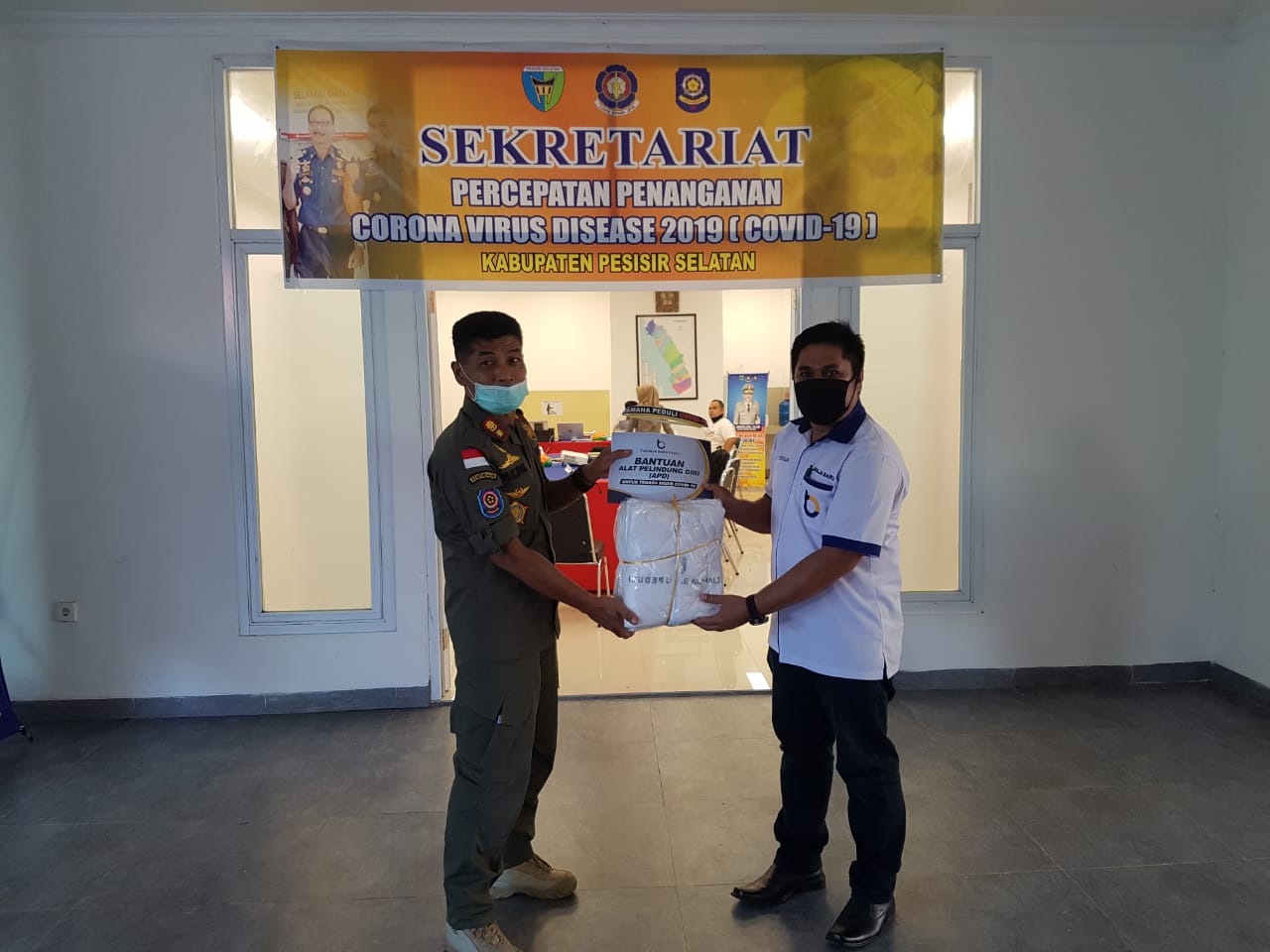 Cegah Penularan Covid-19, Yamaha Cahaya Baru Painan Salurkan APD