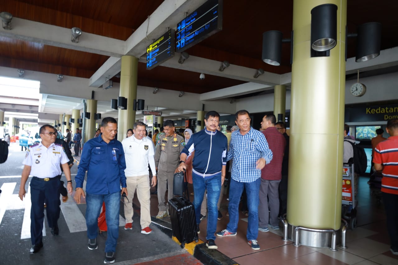 Mendarat di BIM, Indra Sjafri disambut Kepala Perangkat Daerah Kabupaten Pesisir Selatan