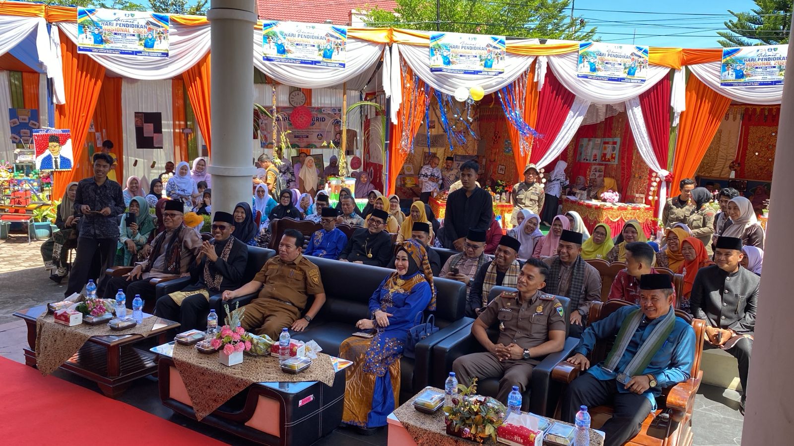 Dampingi Bupati di Hardiknas 2026, Bunda PAUD Lisda Hendrajoni Berikan Suntikan Semangat bagi Kreativitas Siswa