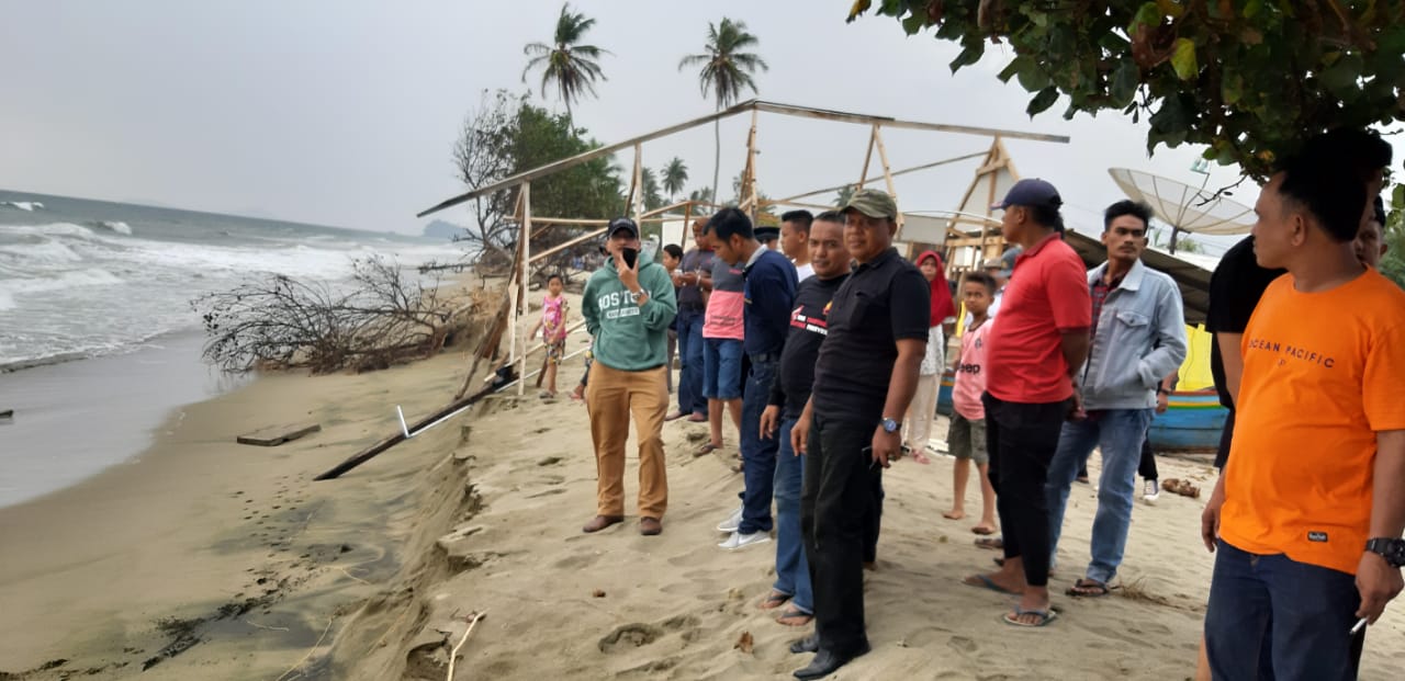 Bupati Hendrajoni Tinjau Abrasi Pantai Di Batang Kapas