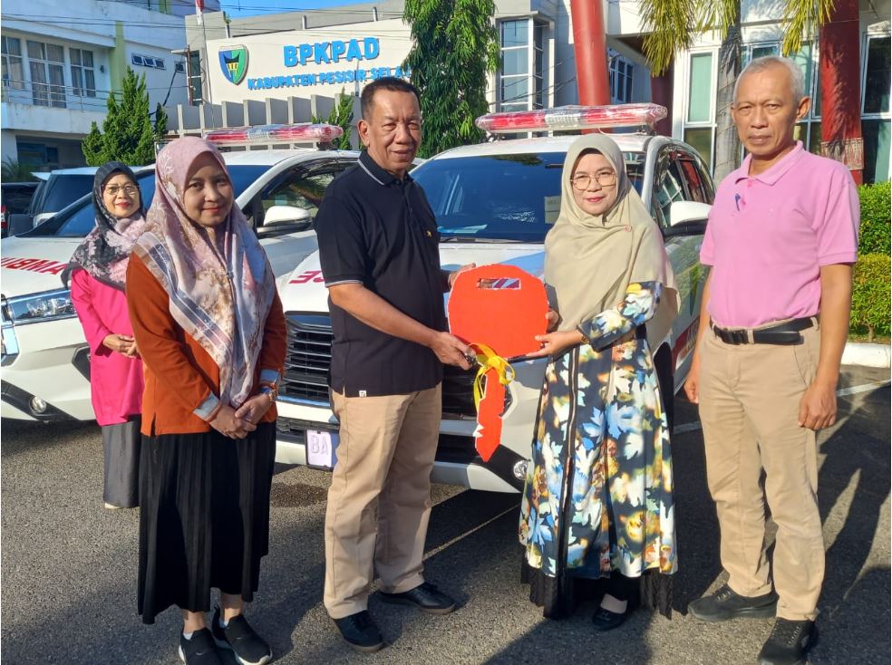 Bantuan Ambulance Kemenkes RI, Bupati Rusma Yul Anwar: Optimalkan Layanan Kesehatan Primer 