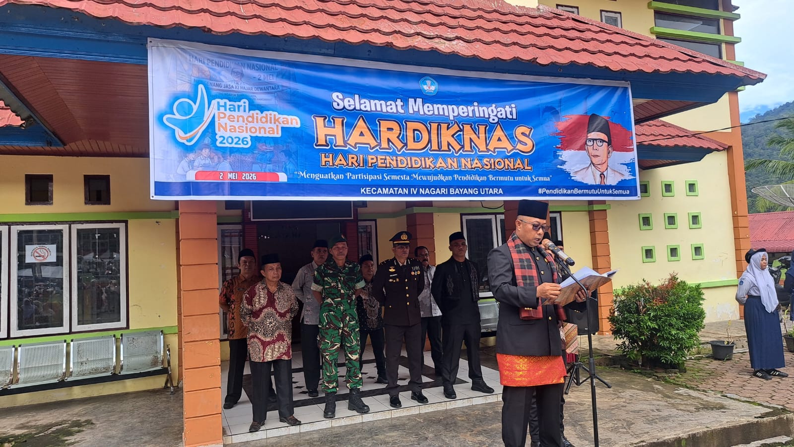 Upacara Hardiknas 2026 di IV Nagari Bayang Utara Berlangsung Khidmat, Camat Afridal Bertindak sebagai Pembina