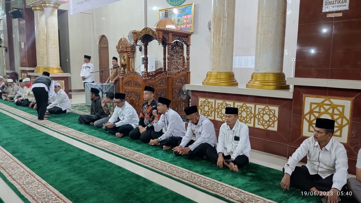 Bupati Rusma Yul Anwar melepas keberangkatan jamaah calon haji Tahun 2023 Pesisir Selatan 
