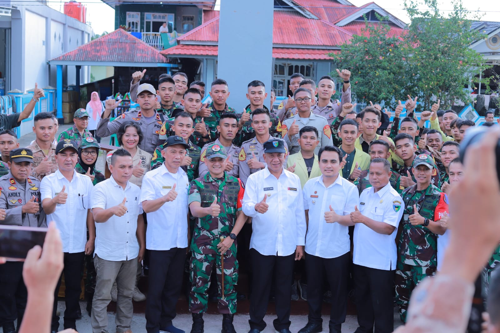 Bupati Rusma Yul Anwar meresmikan pembangunan Tugu Latsitardanus XLIII/2023 di Kecamatan Sutera