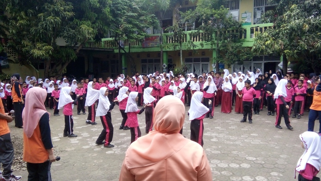 Pelajar di Pesisir Selatan Kembali Bersekolah