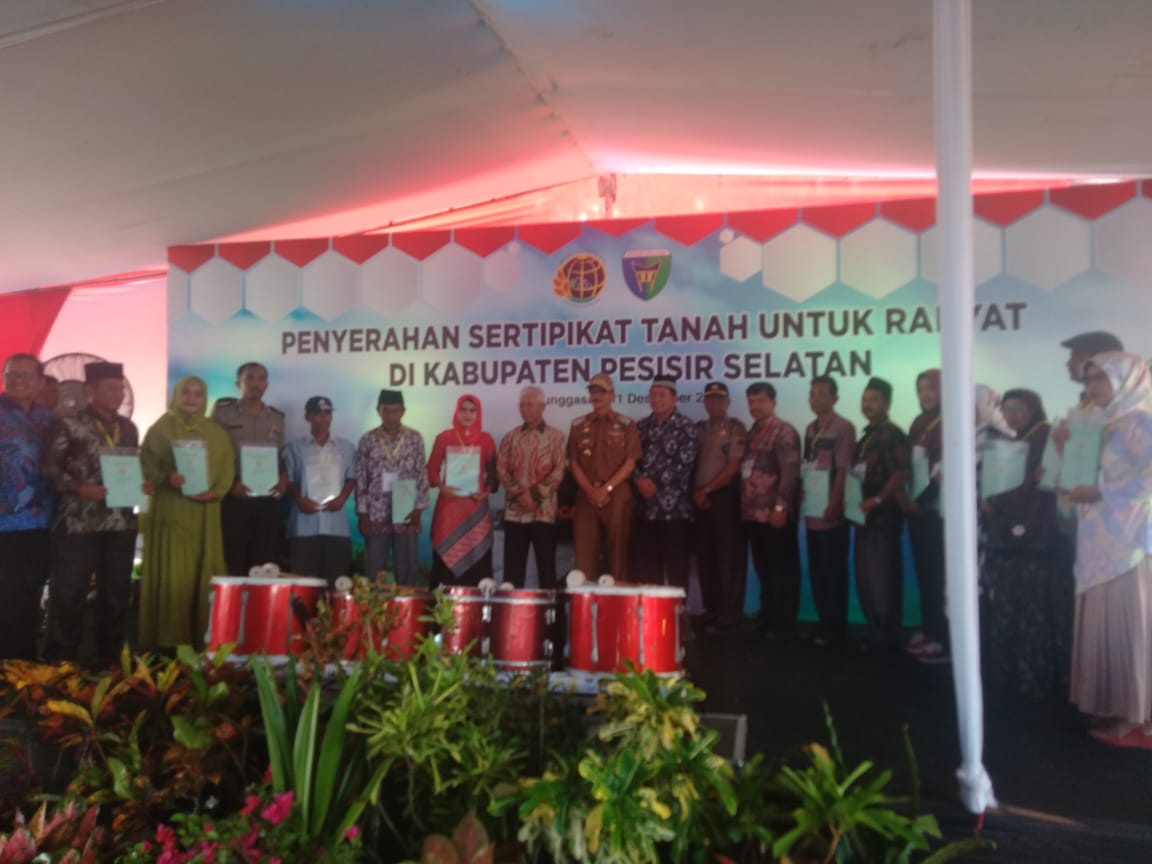 Kantor Pertanahan Pesisir Selatan Bagikan 1.000 Sertifikat Tanah Gratis    
