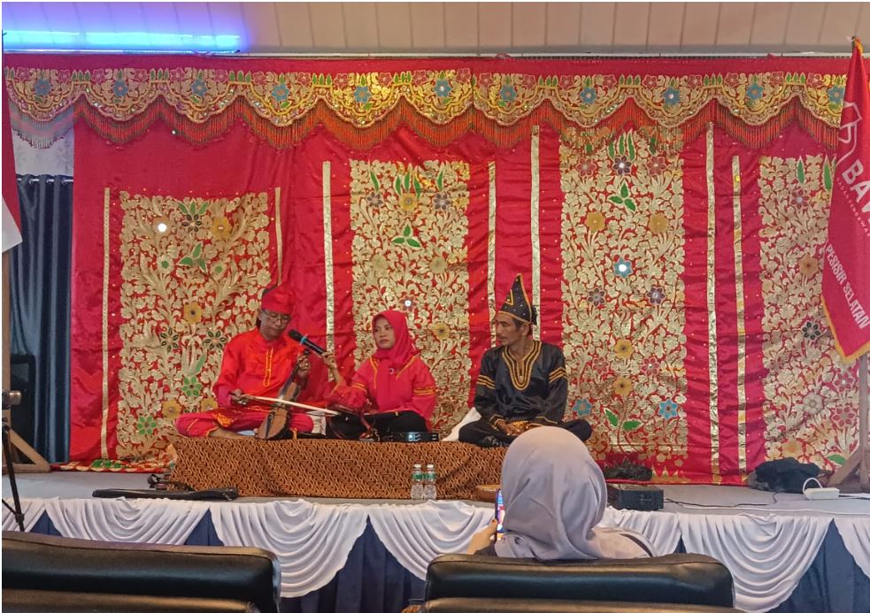 Bawaslu Pesisir Selatan Gelar Sosialisasi Pengawasan Pemilu Partisipatif Bersama Seniman Rabab Pasisia
