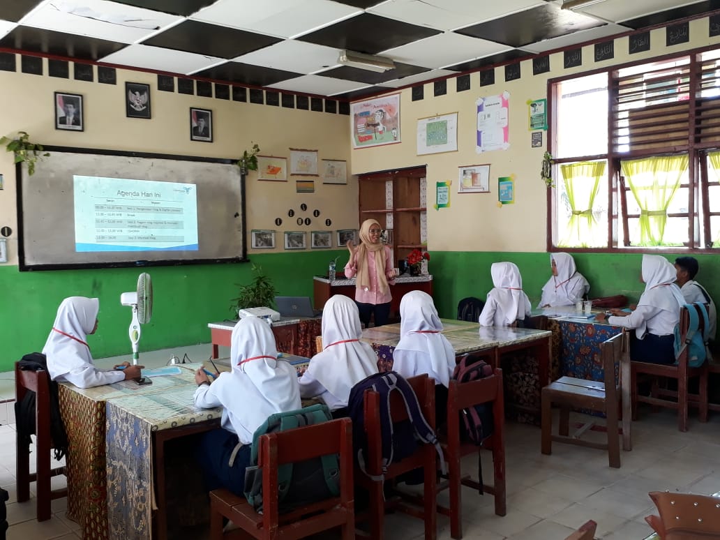 PSF SDO Latih SMPN 4 Sutera Buat Vlog Lewat Lighthouse School Program